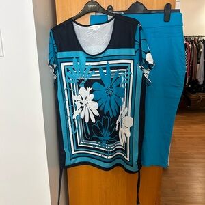 Gorgeous 2 pcs set black/turquoise Floral Top and Capris❤️XL